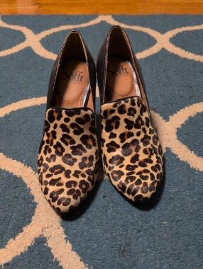 Sofft Leopard Haircalf Pointed Toe Heel in Black and Tan